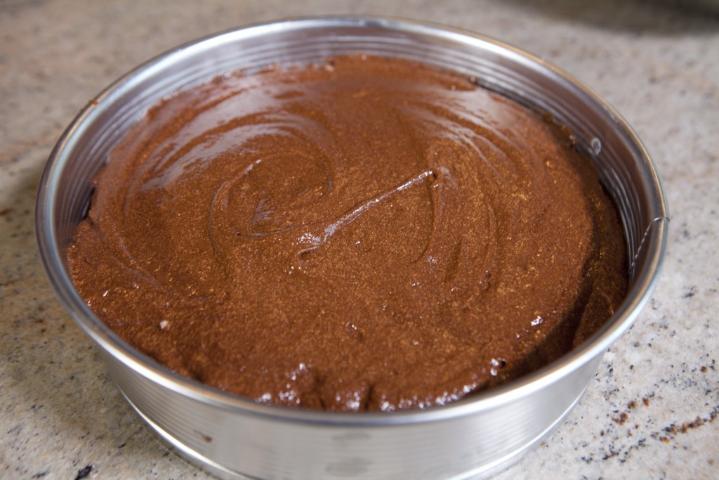This flourless chocolate cake is simple and delicious. 