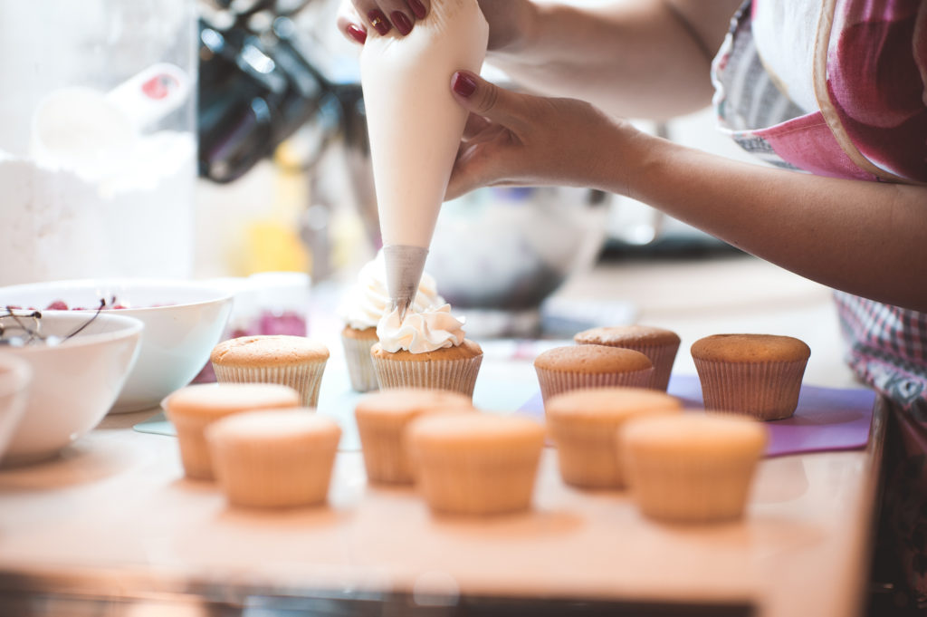 Piping the top of cupcakes