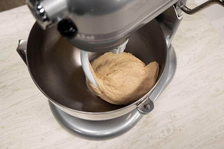 When to Use an Electric Mixer and When to Use Your Hands - Escoffier