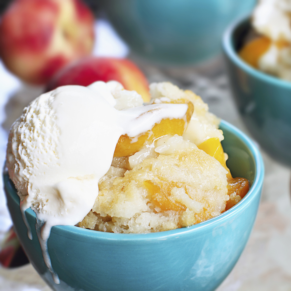 Bring home-cooking to your menu with a gooey, berry crumble. 