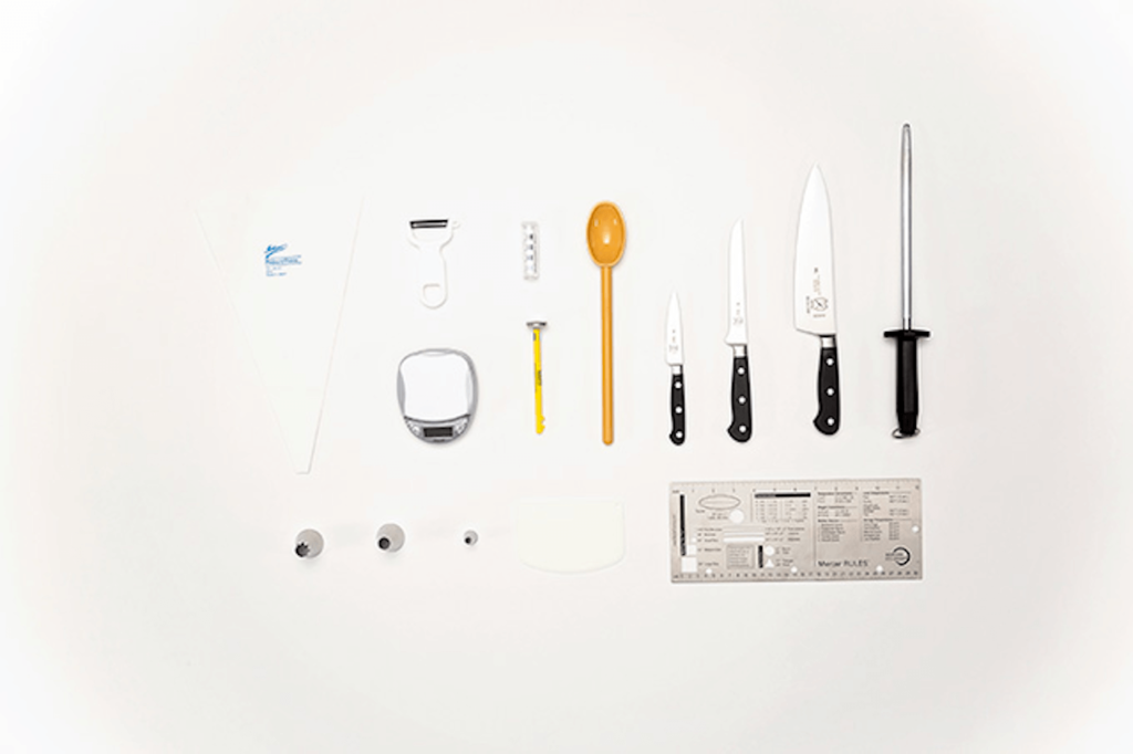 Online culinary toolkit with knives and spoon