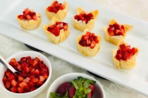 Mini Strawberry Cheesecake Cups