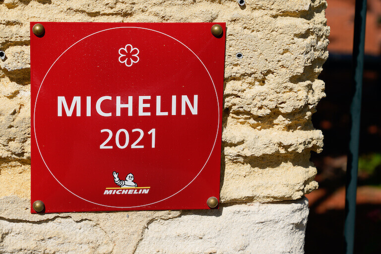 Michelin-star 2021 restaurant logo sign