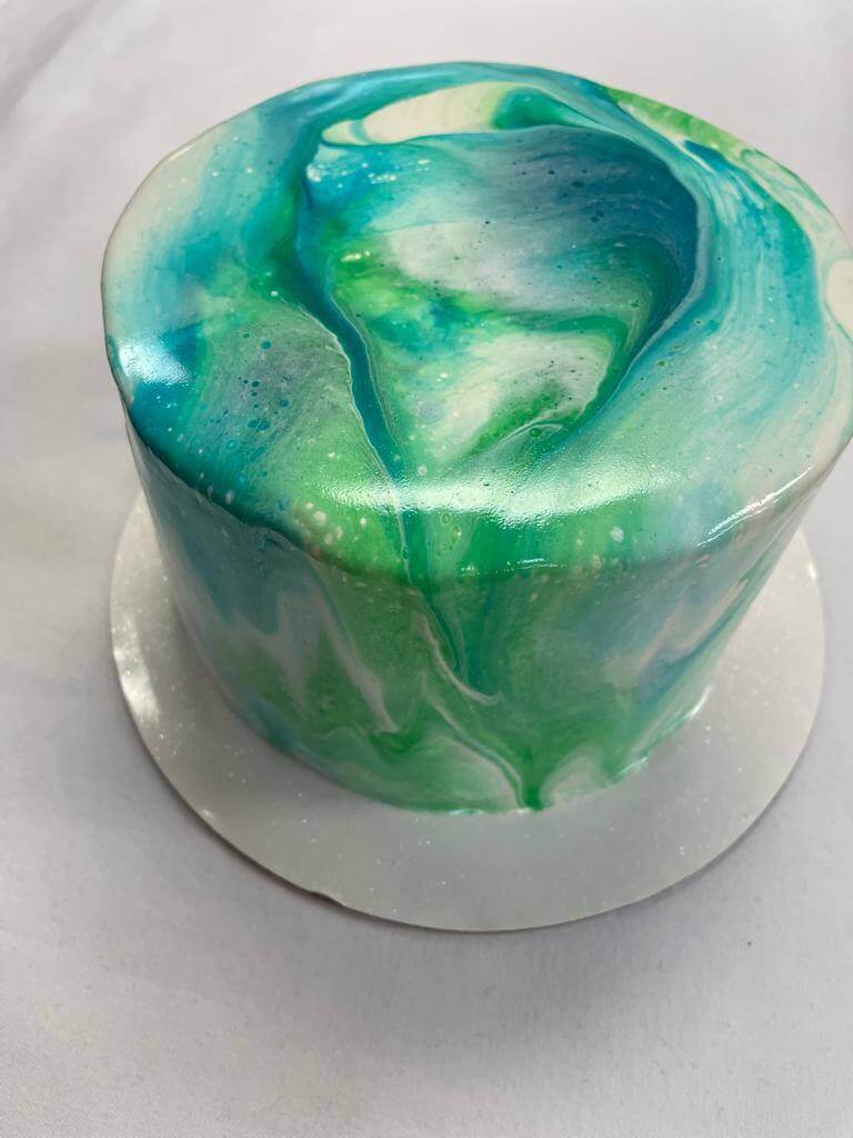 A mirror glaze cake by Merisauh