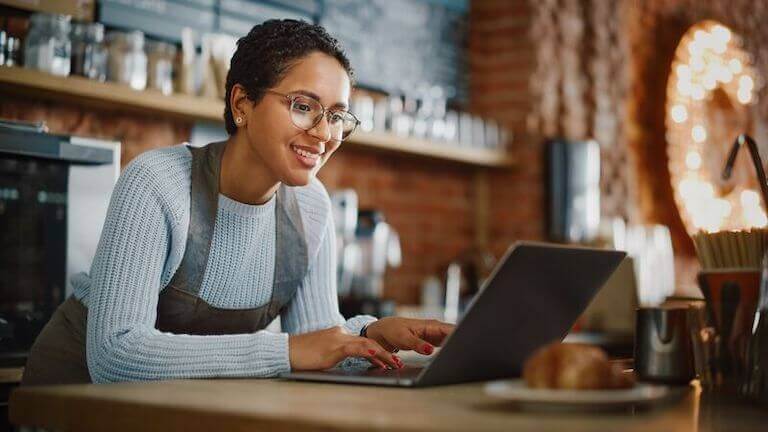 Employee wearing glasses and using a laptop