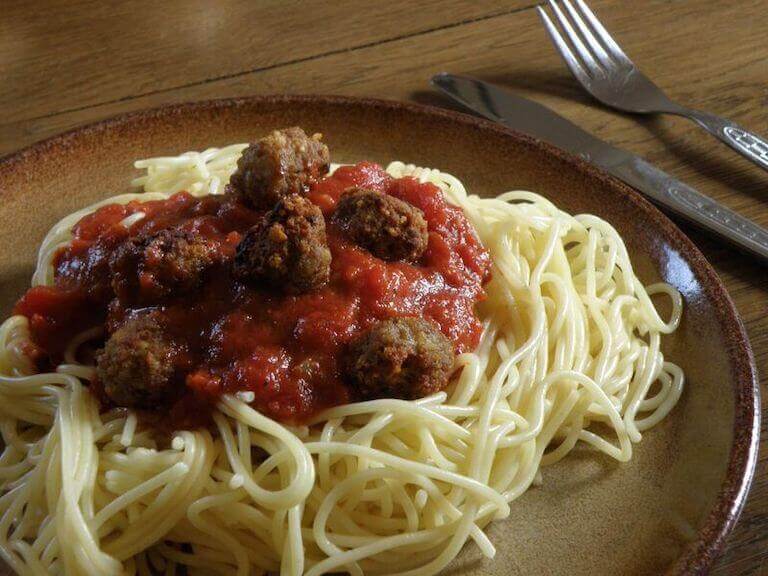 Spaghetti with red sauce and meatballs