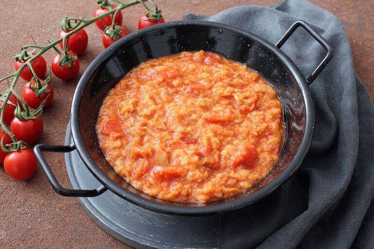 Fresh Pappa al Pomodoro in a black dish