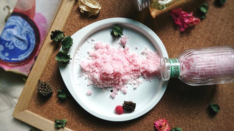 A pile of sea salt on a plate.